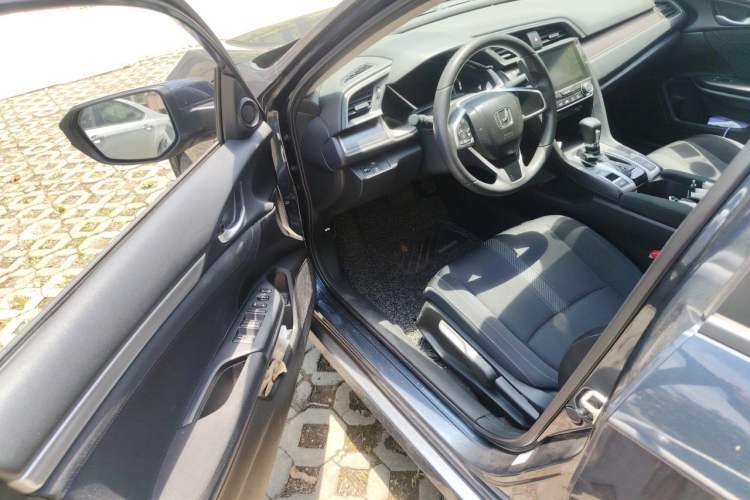 Used Honda Civic 2016 220TURBO CVT Luxury Edition Driver Seat