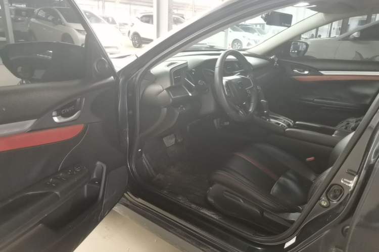 Used Honda Civic 2016 220TURBO CVT Luxury Edition Driver Seat