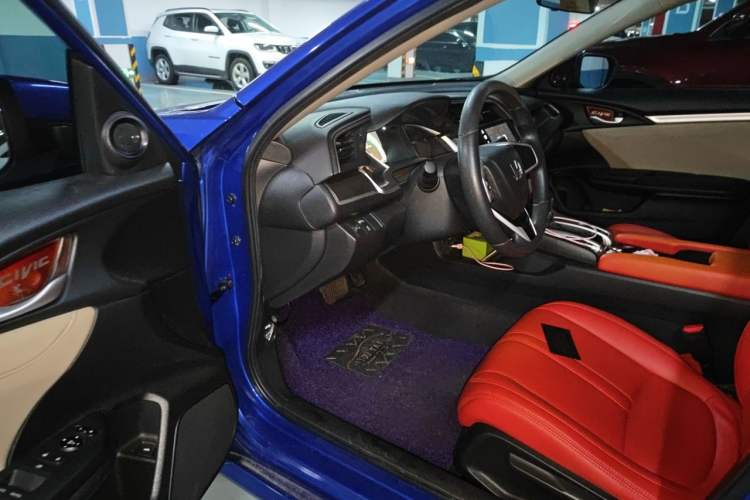 Used Honda Civic 2016 220TURBO CVT Luxury Edition Driver Seat