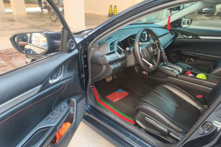 Used Honda Civic 2016 220TURBO CVT Luxury Edition Driver Seat
