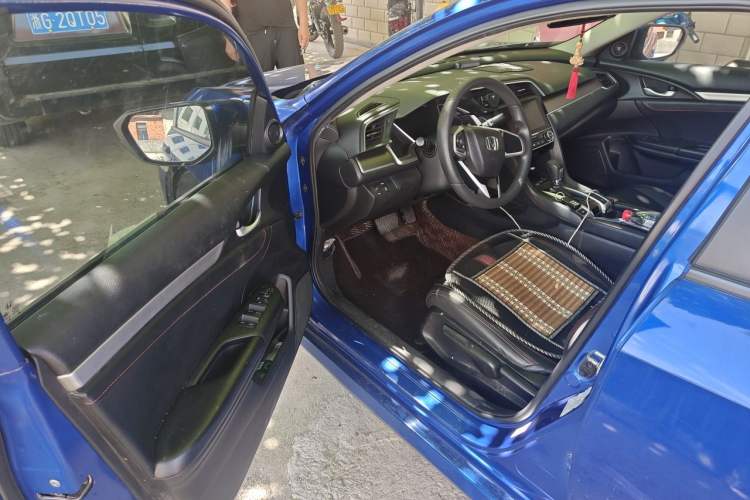 Used Honda Civic 2016 220TURBO CVT Luxury Edition Driver Seat