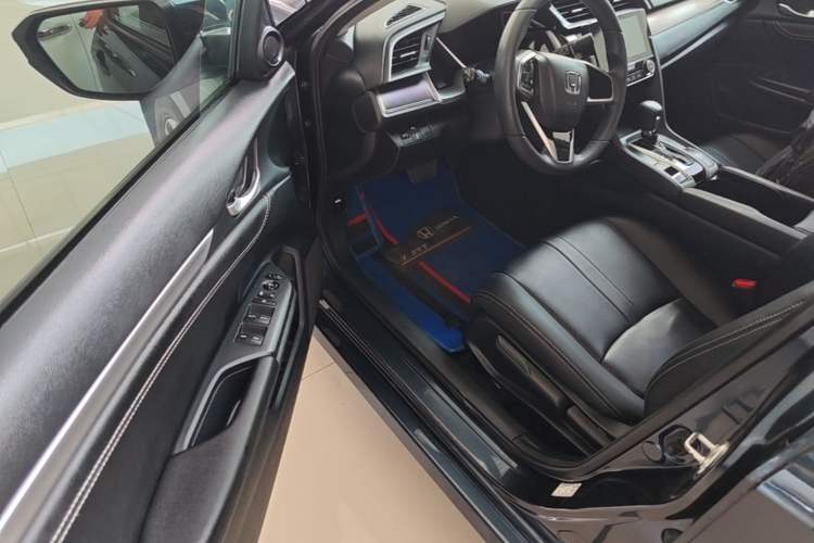 Used Honda Civic 2016 220TURBO CVT Luxury Edition Driver Seat