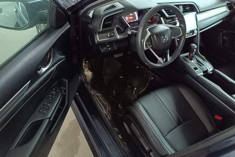 Used Honda Civic 2016 220TURBO CVT Luxury Edition Driver Seat