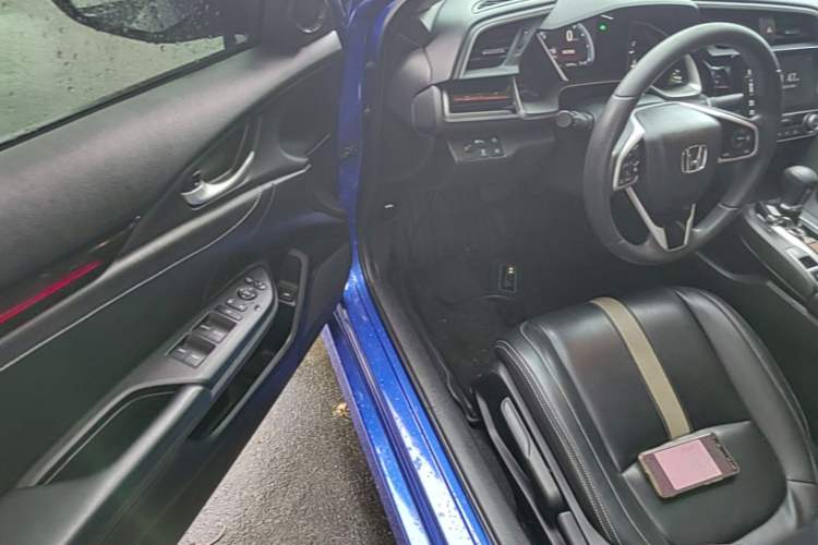Used Honda Civic 2016 220TURBO CVT Luxury Edition Driver Seat