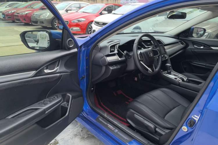 Used Honda Civic 2016 220TURBO CVT Luxury Edition Driver Seat
