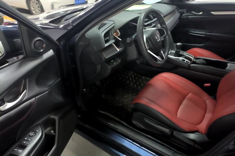 Used Honda Civic 2016 220TURBO Manual Luxury Edition Driver Seat