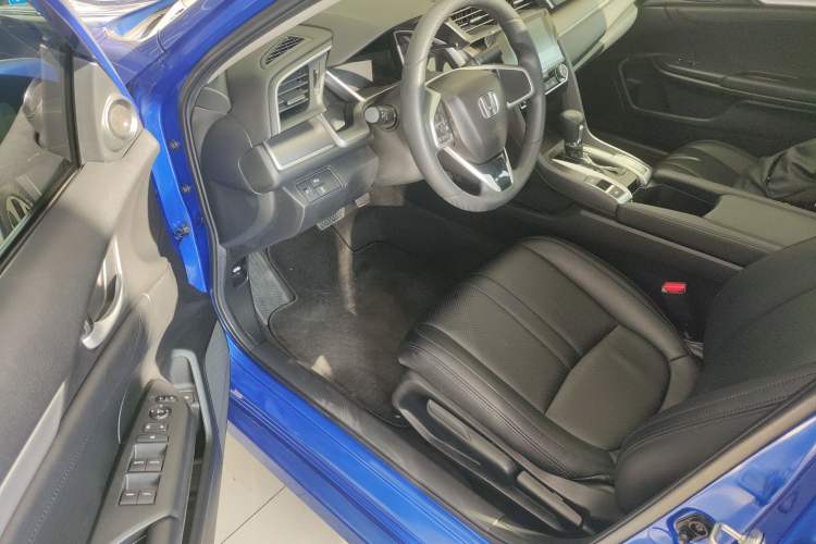Used Honda Civic 2016 220TURBO CVT Luxury Edition Driver Seat