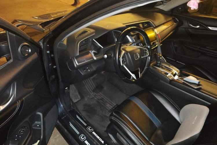 Used Honda Civic 2016 220TURBO CVT Luxury Edition Driver Seat