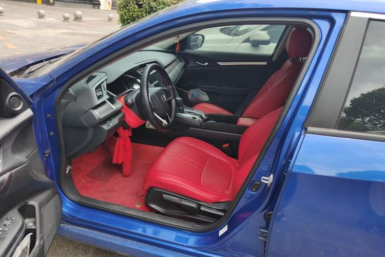 Used Honda Civic 2016 220TURBO CVT Luxury Edition Driver Seat