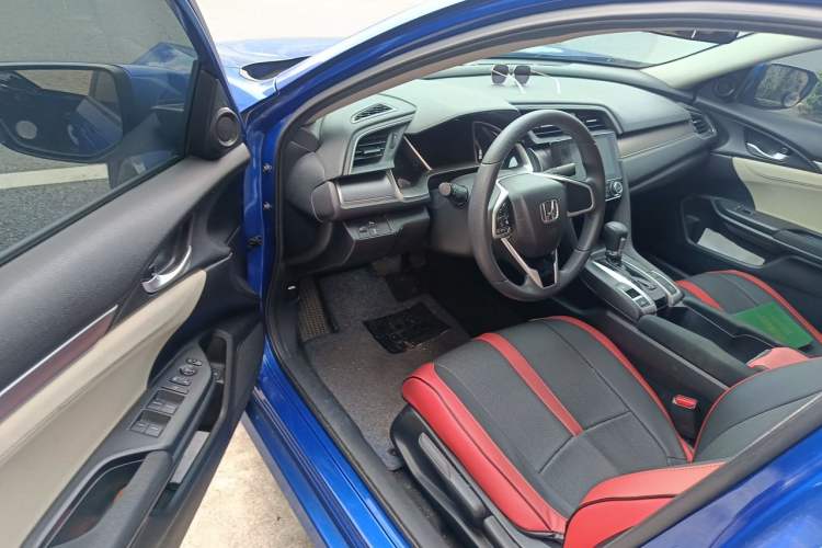 Used Honda Civic 2016 220TURBO CVT Luxury Edition Driver Seat