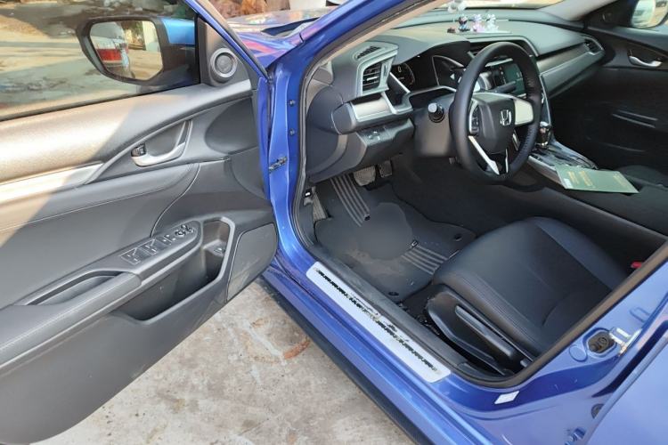 Used Honda Civic 2016 220TURBO CVT Luxury Edition Driver Seat