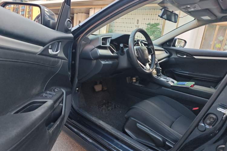 Used Honda Civic 2016 220TURBO CVT Luxury Edition Driver Seat