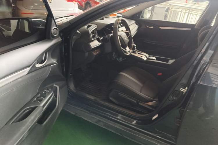Used Honda Civic 2016 220TURBO CVT Luxury Edition Driver Seat