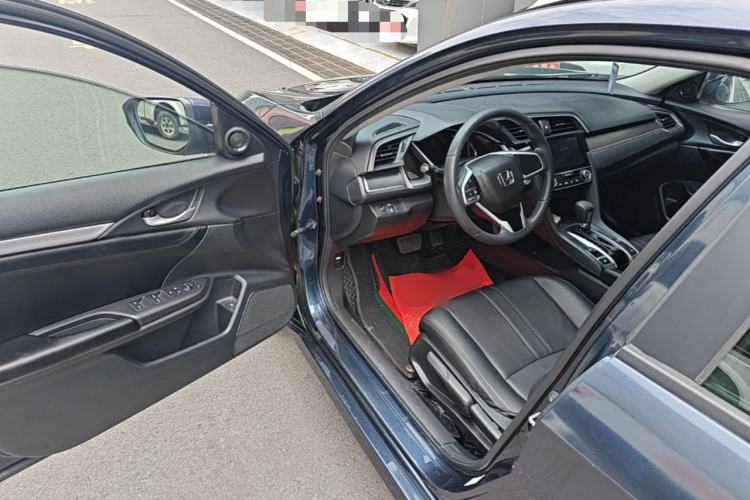 Used Honda Civic 2016 220TURBO CVT Luxury Edition Driver Seat