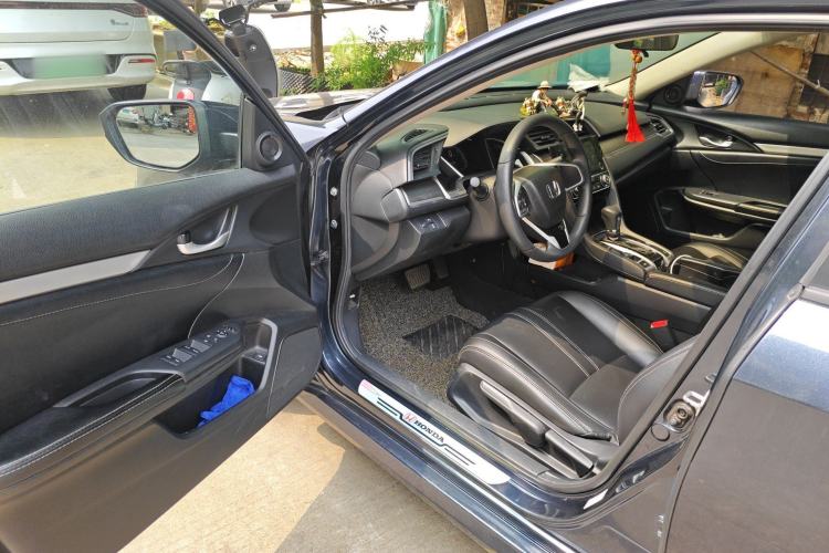 Used Honda Civic 2016 220TURBO CVT Luxury Edition Driver Seat