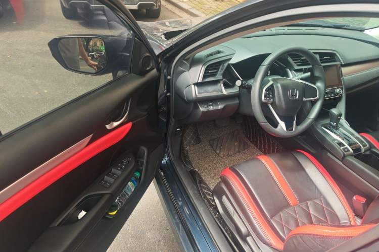 Used Honda Civic 2016 220TURBO CVT Luxury Edition Driver Seat