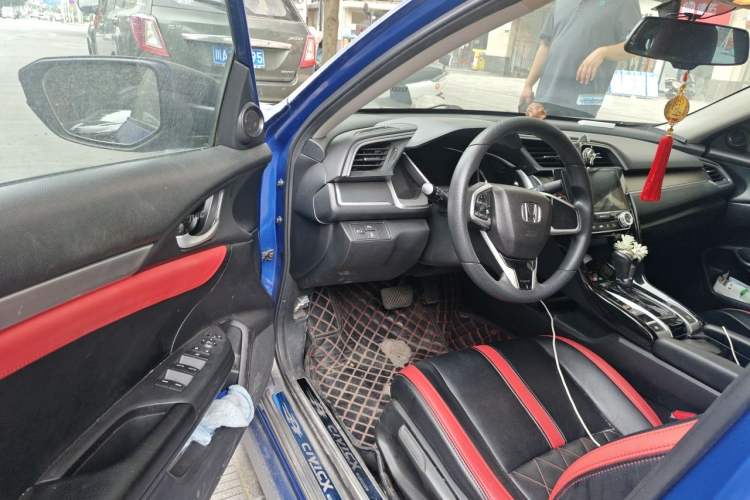 Used Honda Civic 2016 220TURBO CVT Luxury Edition Driver Seat