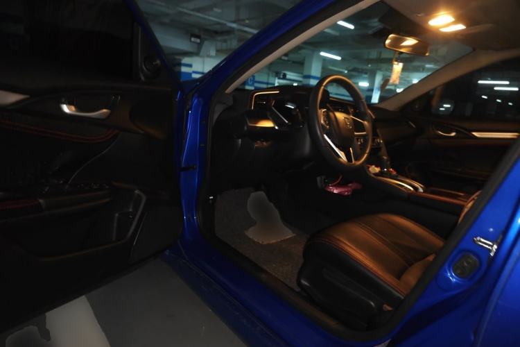 Used Honda Civic 2016 220TURBO CVT Luxury Edition Driver Seat