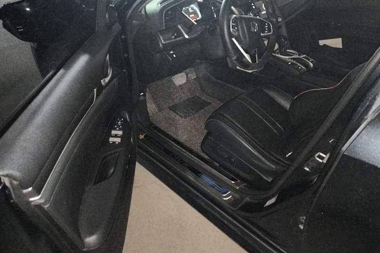 Used Honda Civic 2016 220TURBO CVT Prestige Edition Driver Seat