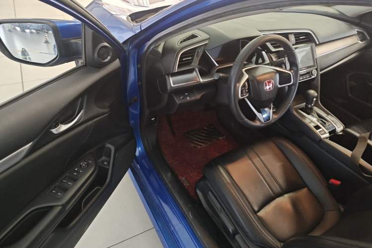 Used Honda Civic 2016 220TURBO CVT Luxury Edition Driver Seat