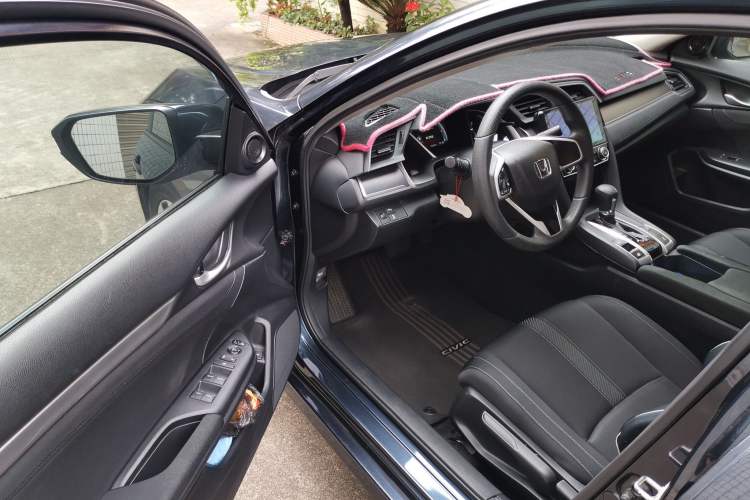 Used Honda Civic 2016 220TURBO CVT Luxury Edition Driver Seat