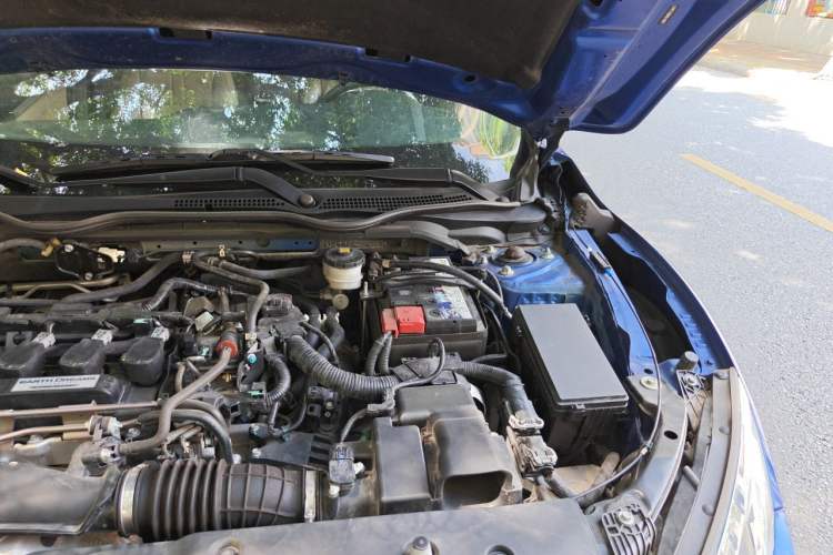 Used Honda Civic 2016 220TURBO CVT Luxury Edition Engine Bay Left