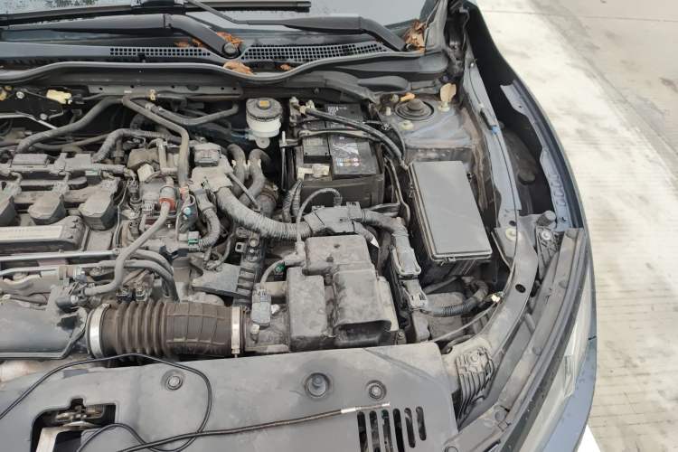Used Honda Civic 2016 220TURBO CVT Luxury Edition Engine Bay Left
