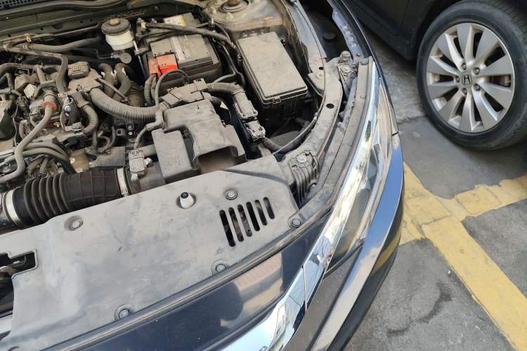 Used Honda Civic 2016 220TURBO CVT Luxury Edition Engine Bay Left