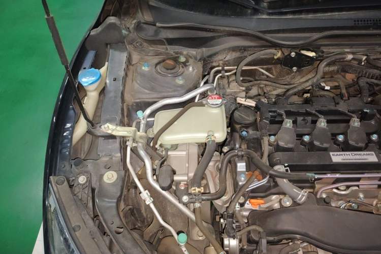 Used Honda Civic 2016 220TURBO CVT Luxury Edition Engine Bay Right