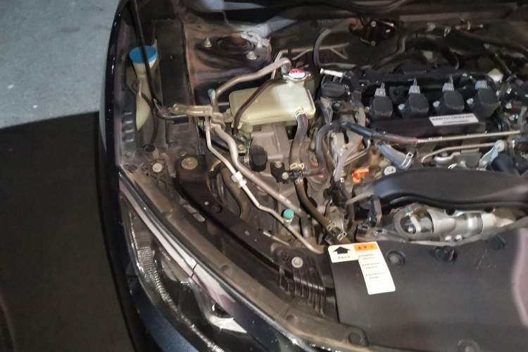 Used Honda Civic 2016 220TURBO CVT Luxury Edition Engine Bay Right
