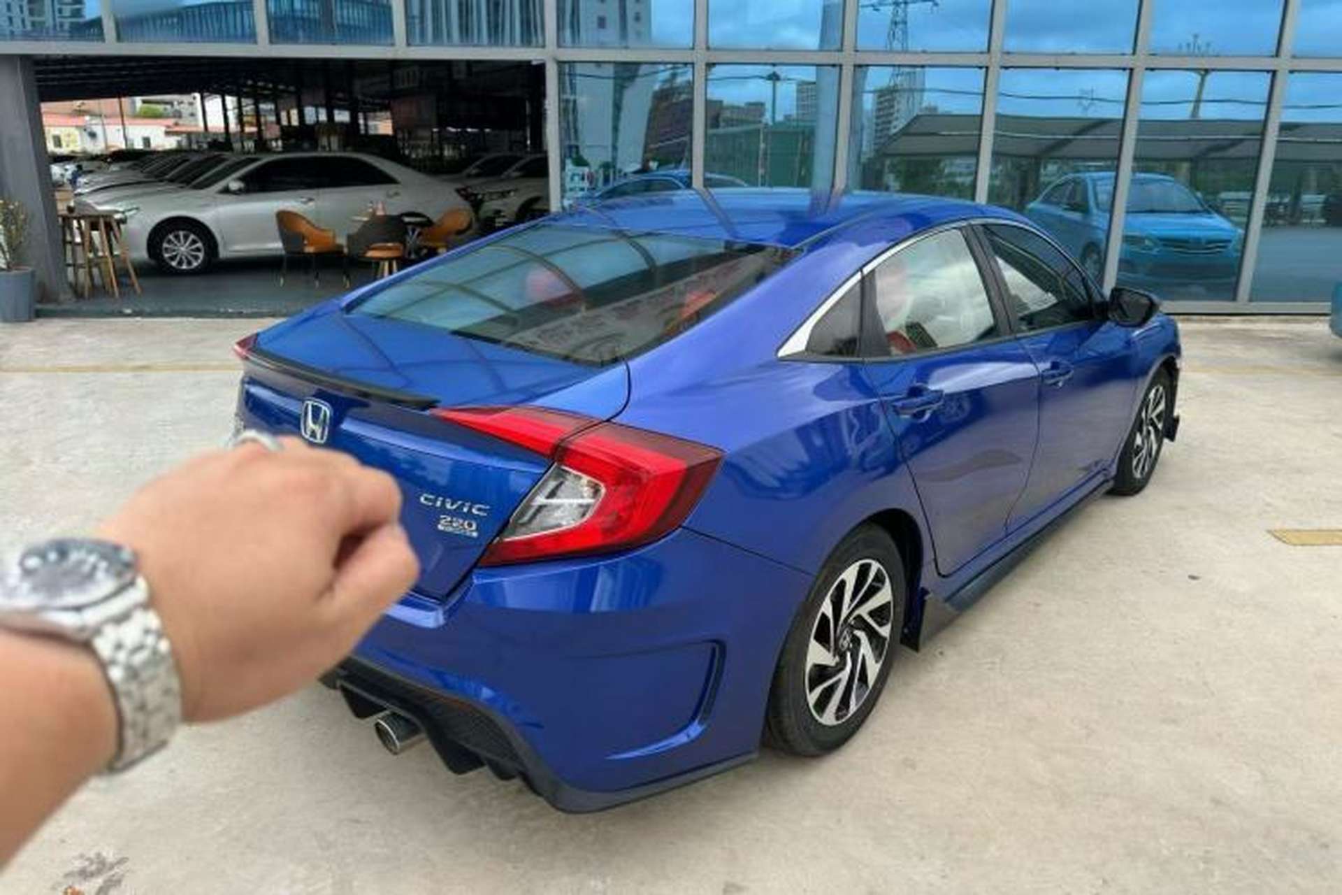 Used Honda Civic 2016 220TURBO CVT Luxury Edition Exterior 1