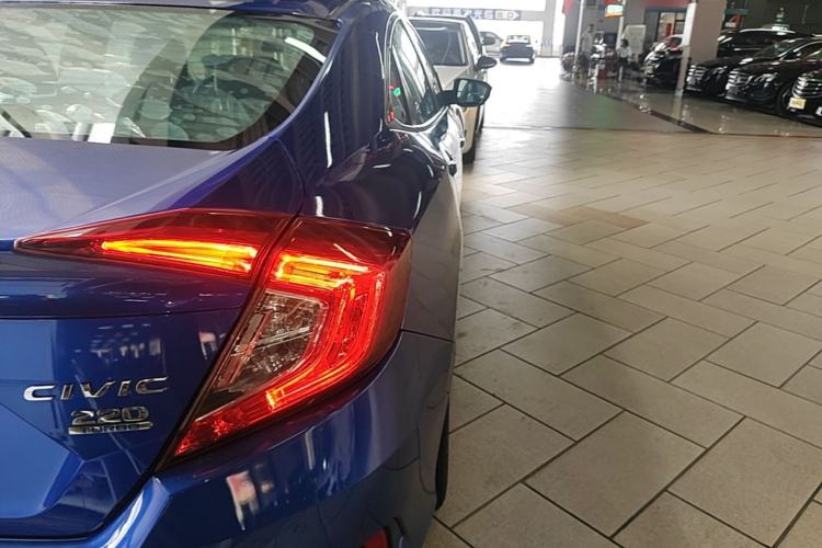 Used Honda Civic 2016 220TURBO CVT Luxury Edition Exterior 1