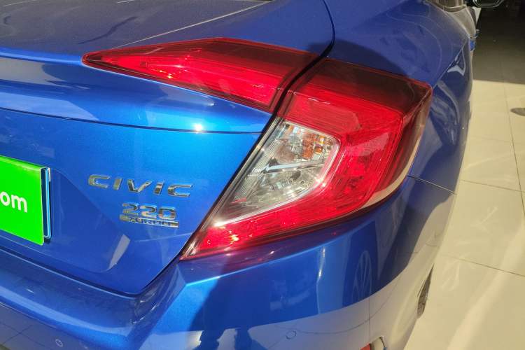 Used Honda Civic 2016 220TURBO CVT Luxury Edition Exterior 1