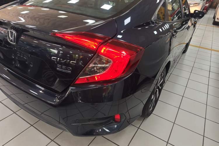 Used Honda Civic 2016 220TURBO CVT Luxury Edition Exterior 3