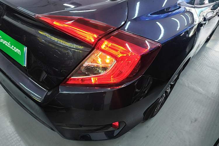 Used Honda Civic 2016 220TURBO CVT Luxury Edition Exterior 3
