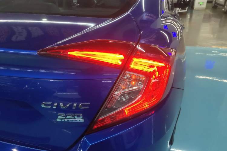 Used Honda Civic 2016 220TURBO CVT Prestige Edition Exterior 3