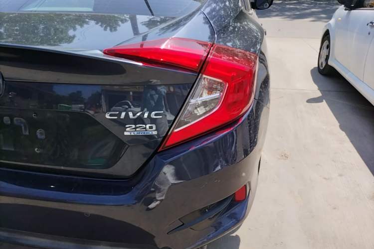 Used Honda Civic 2016 220TURBO CVT Luxury Edition Exterior 3