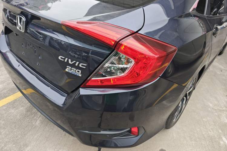 Used Honda Civic 2016 220TURBO CVT Luxury Edition Exterior 3