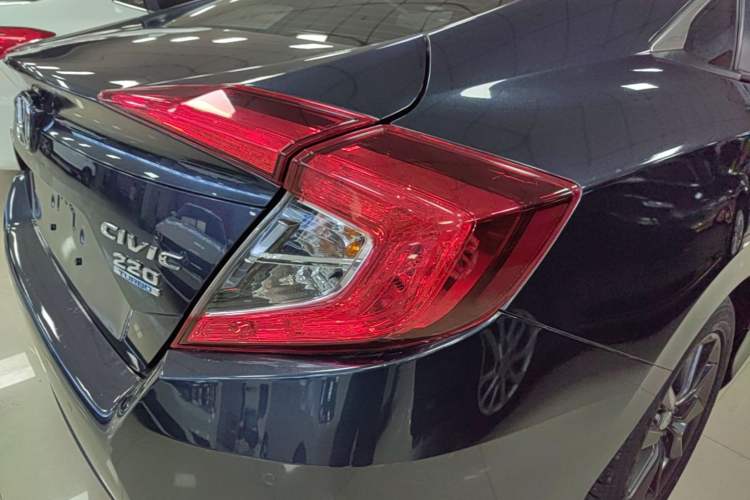 Used Honda Civic 2016 220TURBO CVT Luxury Edition Exterior 3