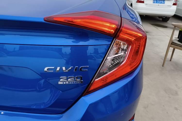 Used Honda Civic 2016 220TURBO CVT Luxury Edition Exterior 3
