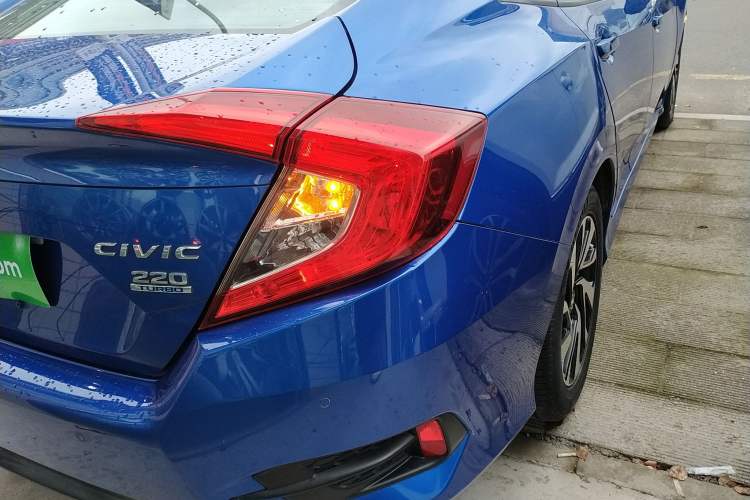 Used Honda Civic 2016 220TURBO CVT Luxury Edition Exterior 3
