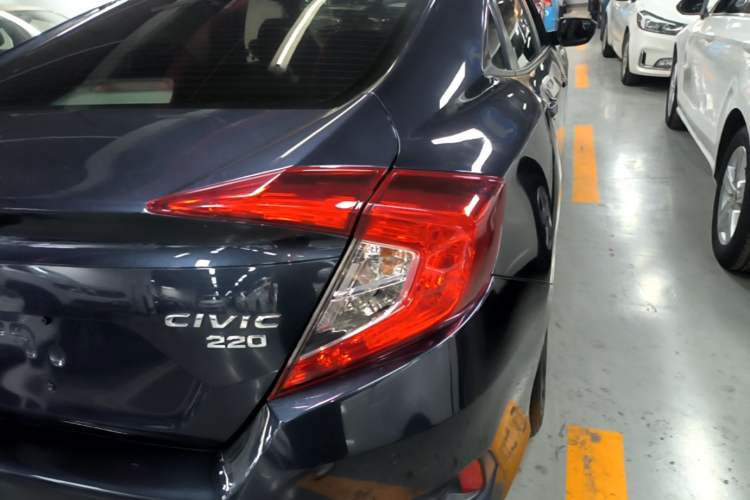 Used Honda Civic 2016 220TURBO Manual Luxury Edition Exterior 3