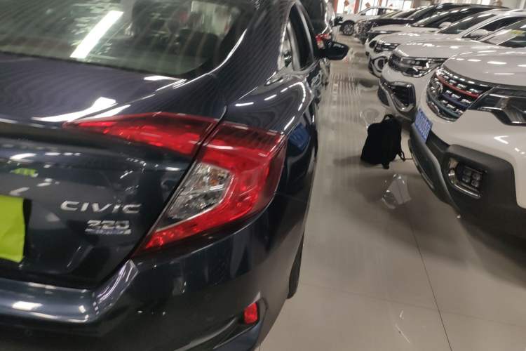 Used Honda Civic 2016 220TURBO CVT Luxury Edition Exterior 3