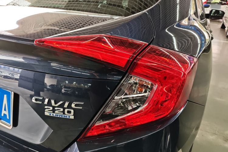 Used Honda Civic 2016 220TURBO CVT Luxury Edition Exterior 3