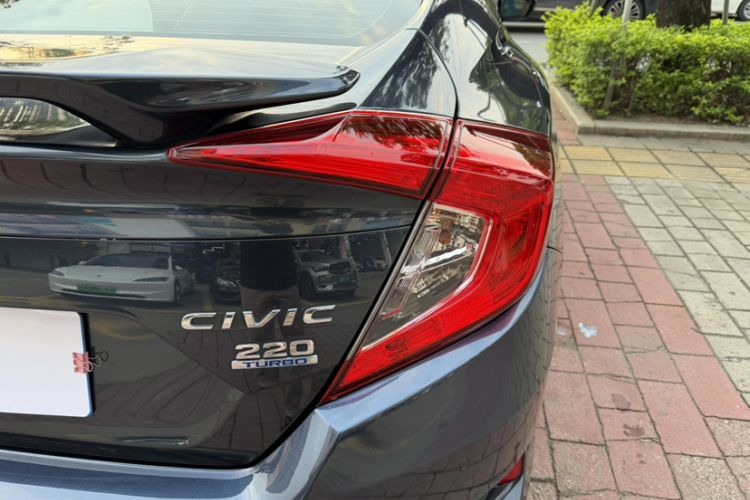 Used Honda Civic 2016 220TURBO CVT Luxury Edition Exterior 4