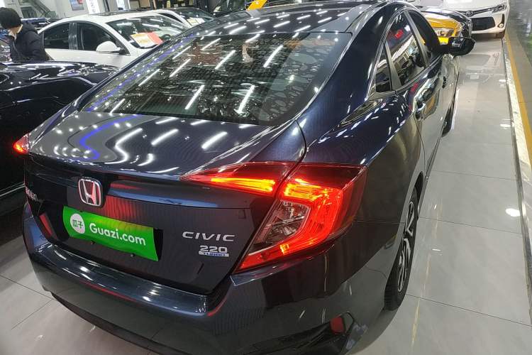 Used Honda Civic 2016 220TURBO CVT Luxury Edition Exterior 4
