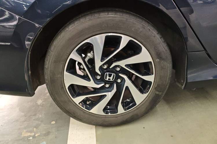 Used Honda Civic 2016 220TURBO CVT Luxury Edition Exterior 5