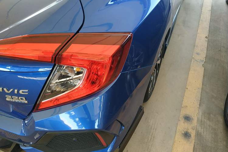 Used Honda Civic 2016 220TURBO CVT Luxury Edition Exterior 6