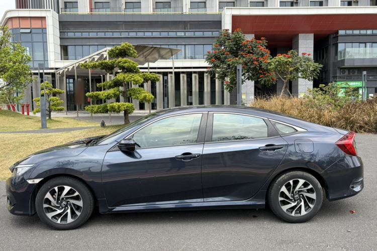 Used Honda Civic 2016 220TURBO CVT Luxury Edition Exterior 6