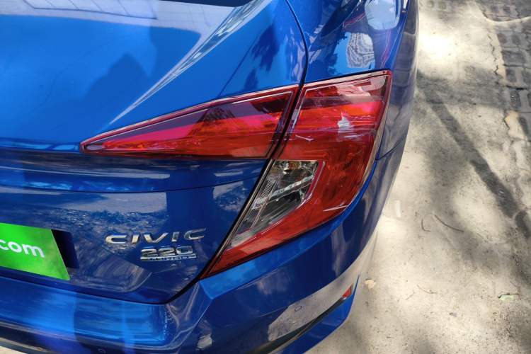 Used Honda Civic 2016 220TURBO CVT Luxury Edition Exterior 6